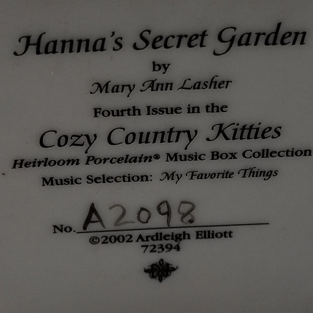 Annabell's Simple Pleasures Cozy Country Kitties Mary Ann Lasher Music Box